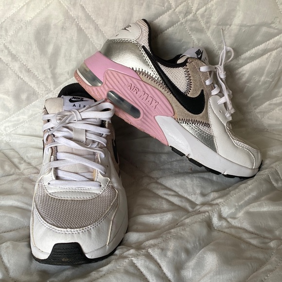 Nike Shoes - EUC Nike AirMax